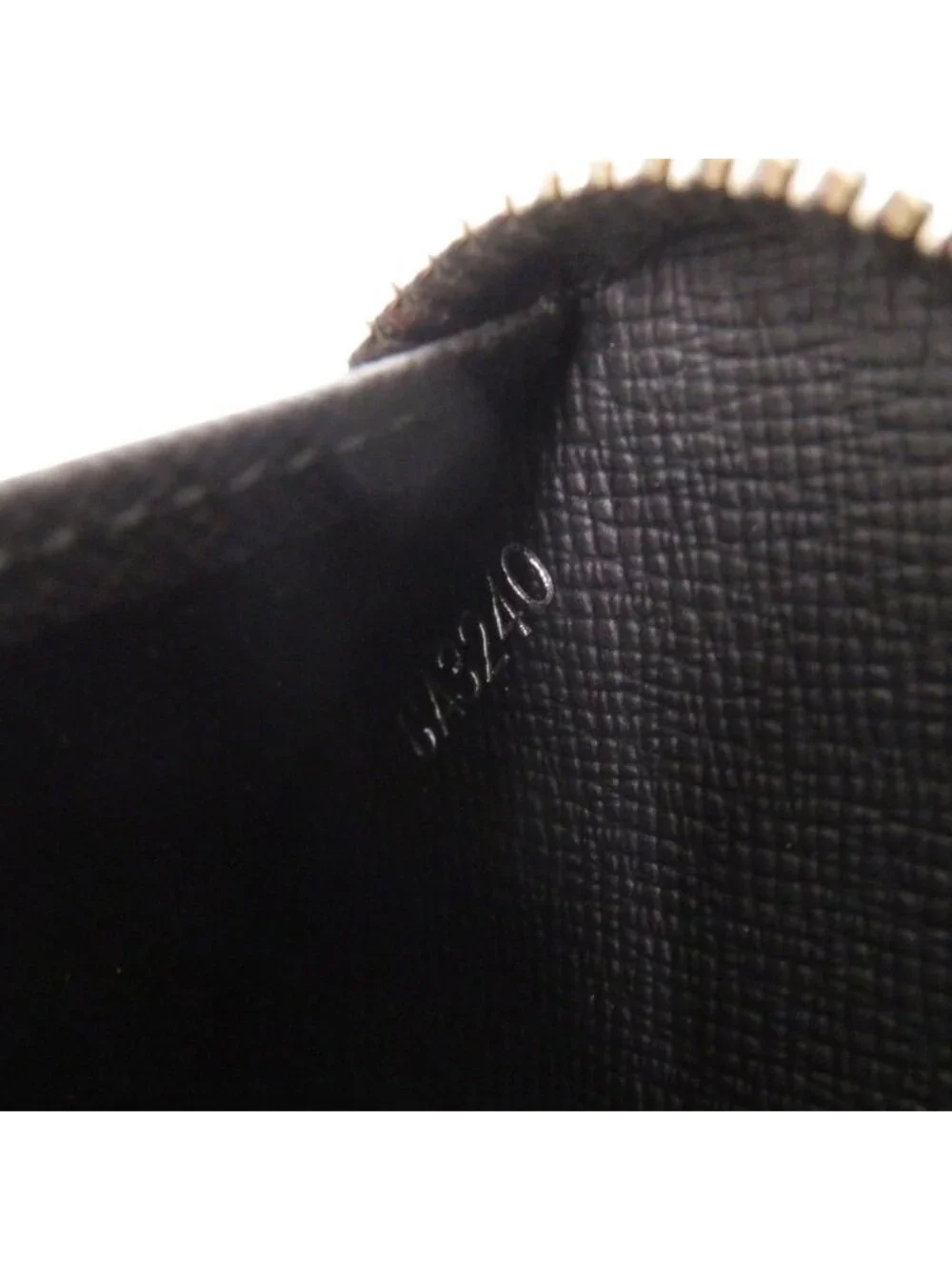 Louis Vuitton Zippy Organizer NM Taiga Zip Around Black Wallet
